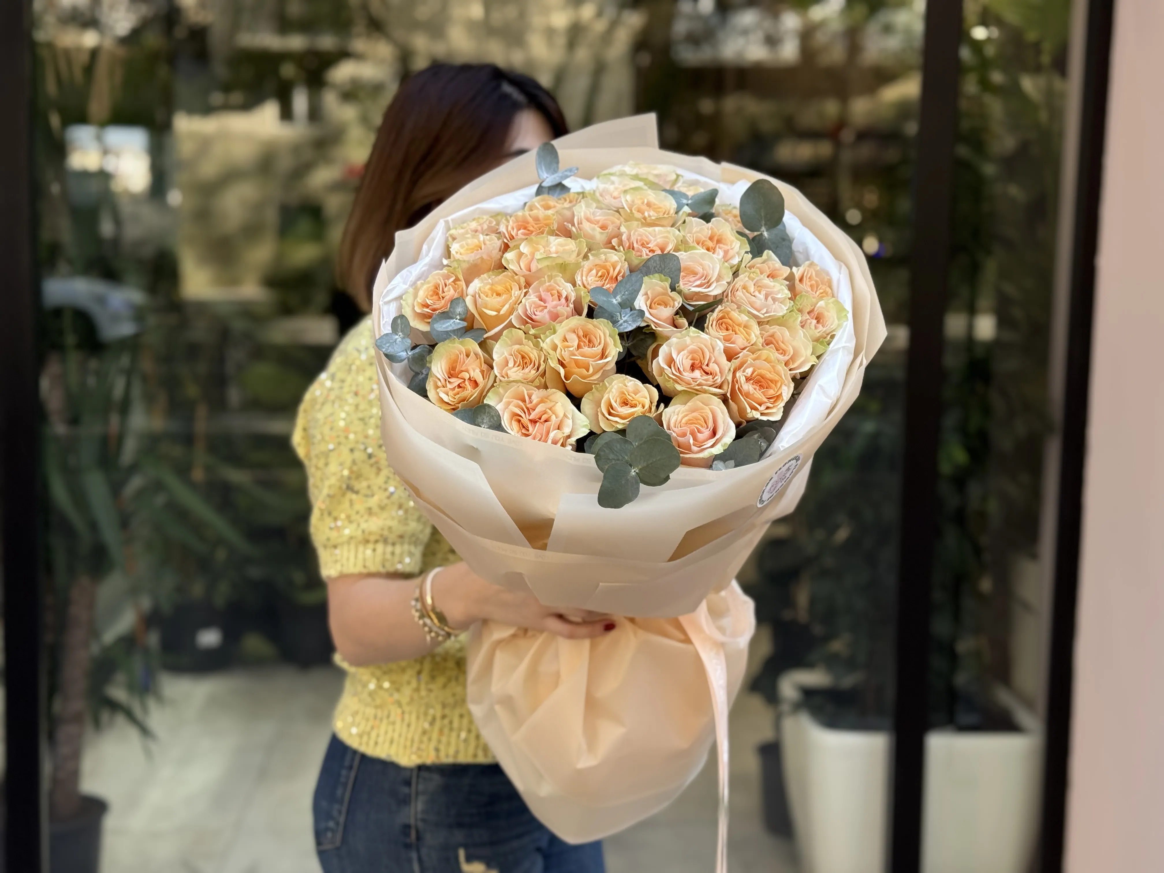 33 Şaftalı Ahəngi Ekvador Qızılgül  buketi