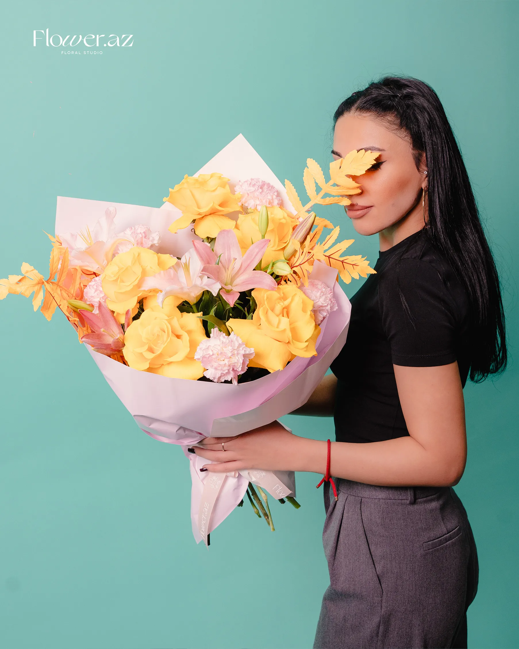 Sarı Güllər və Zərif Çalarlı Buket