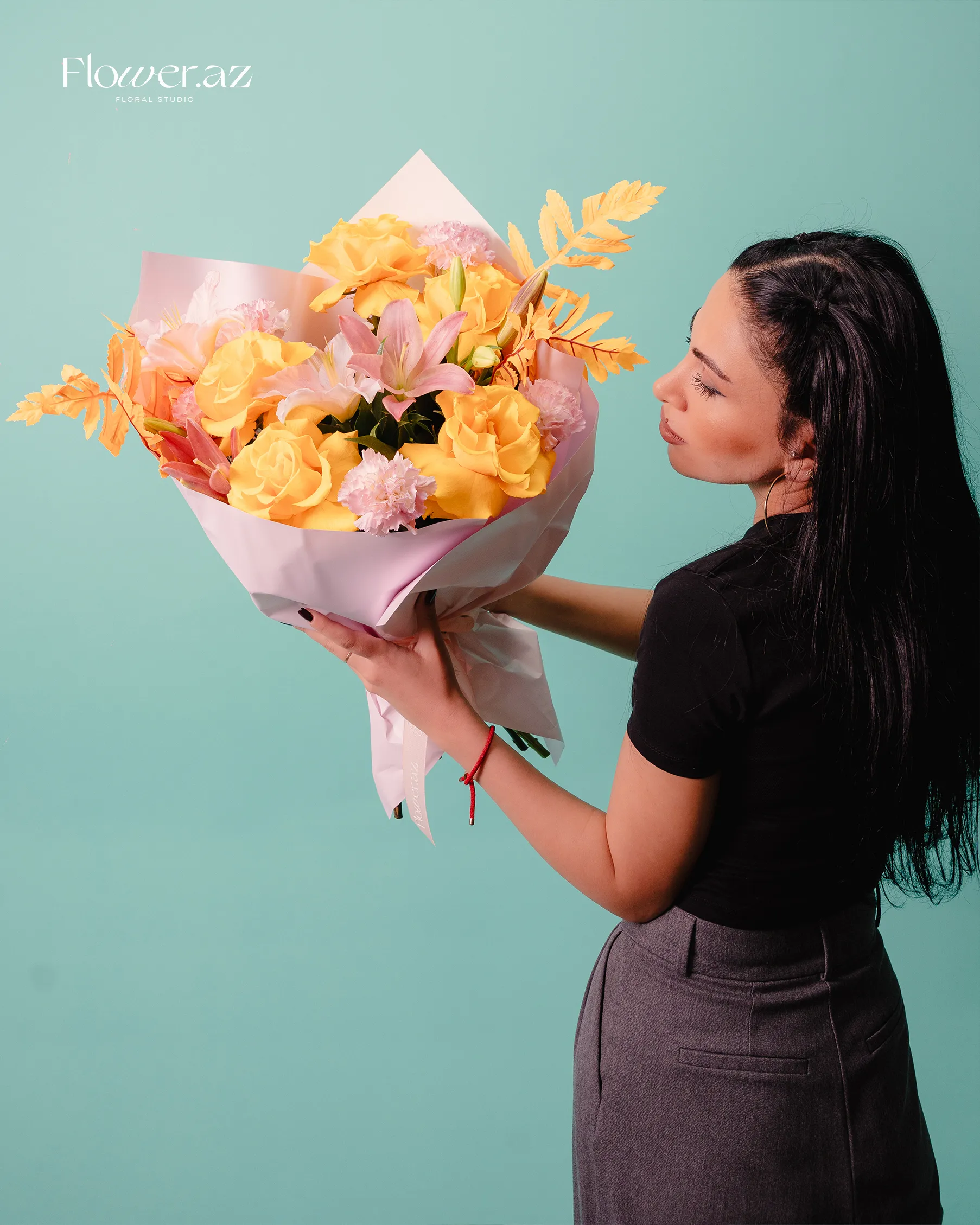 Sarı Güllər və Zərif Çalarlı Buket