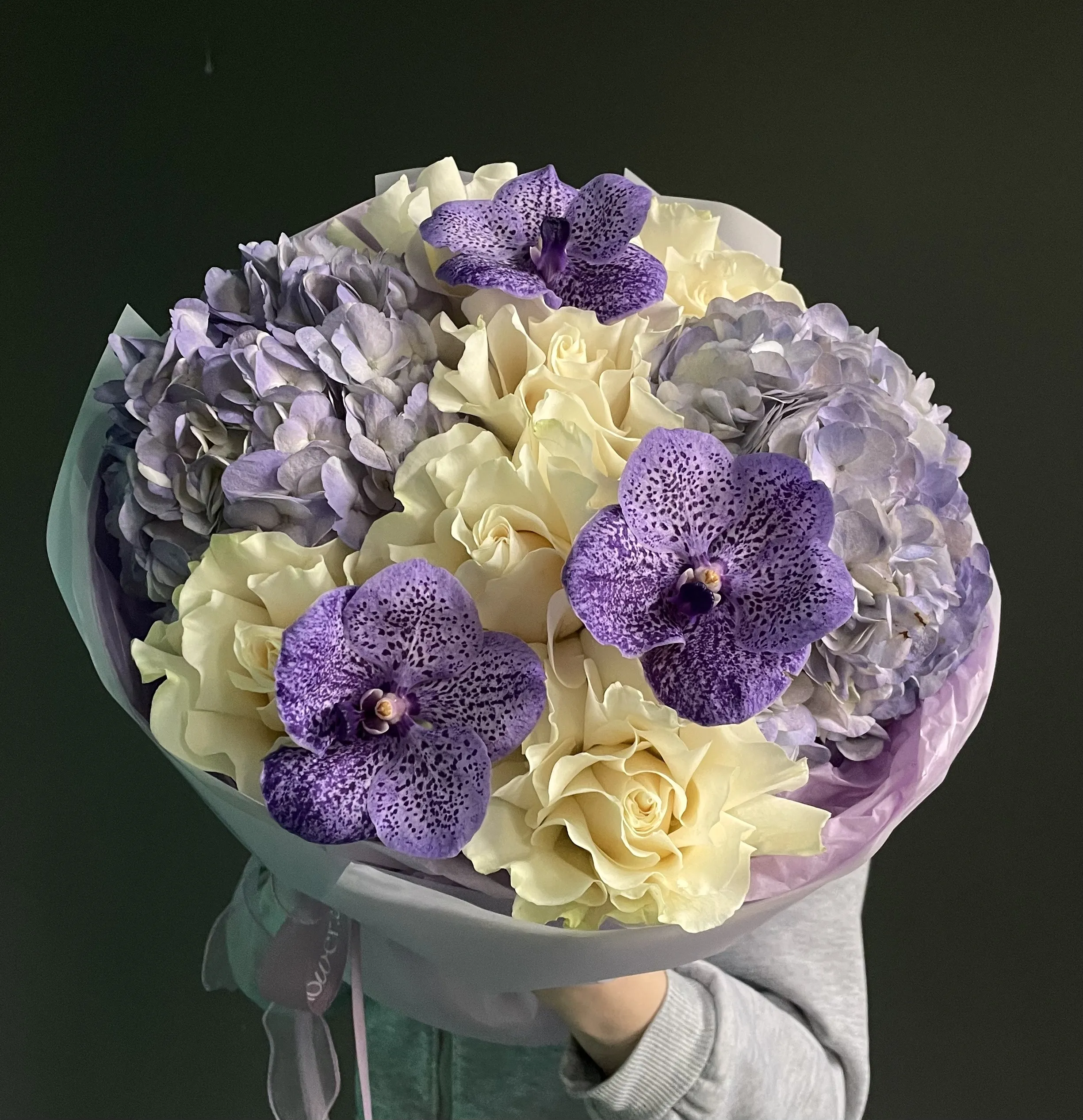 Lavanda Rapsodiyası — Hidrangea, Gül və Vanda Orxideya Buketi