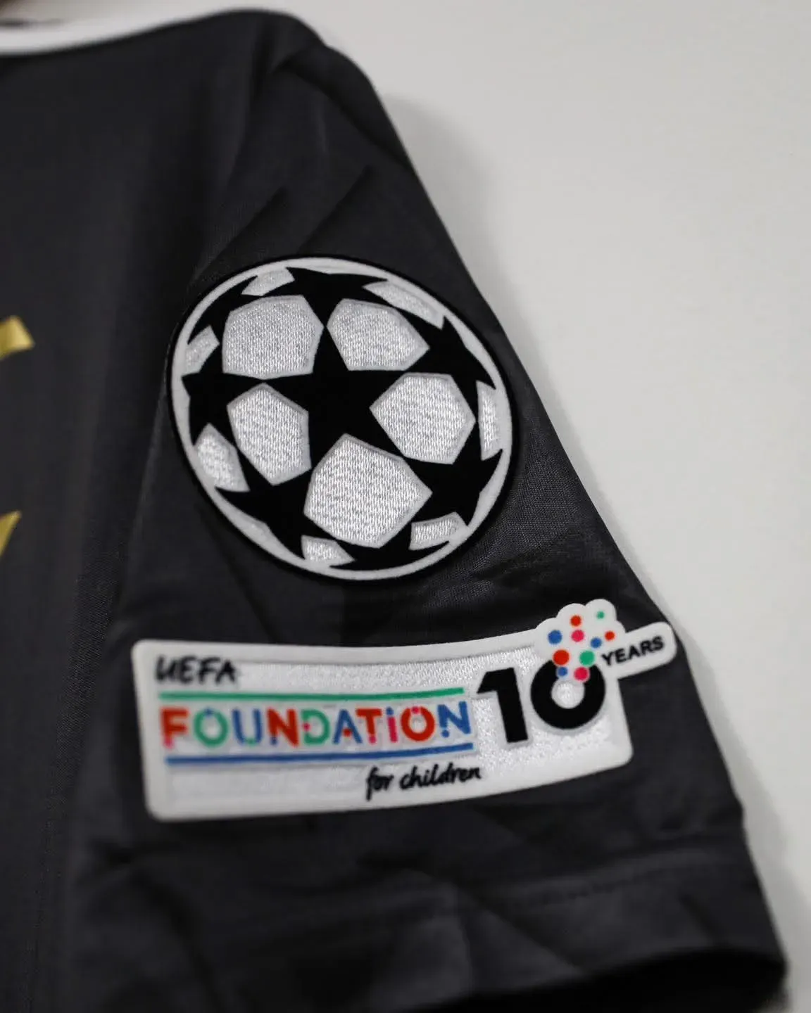 Yeni mövsüm, ağ, özəl imzalı