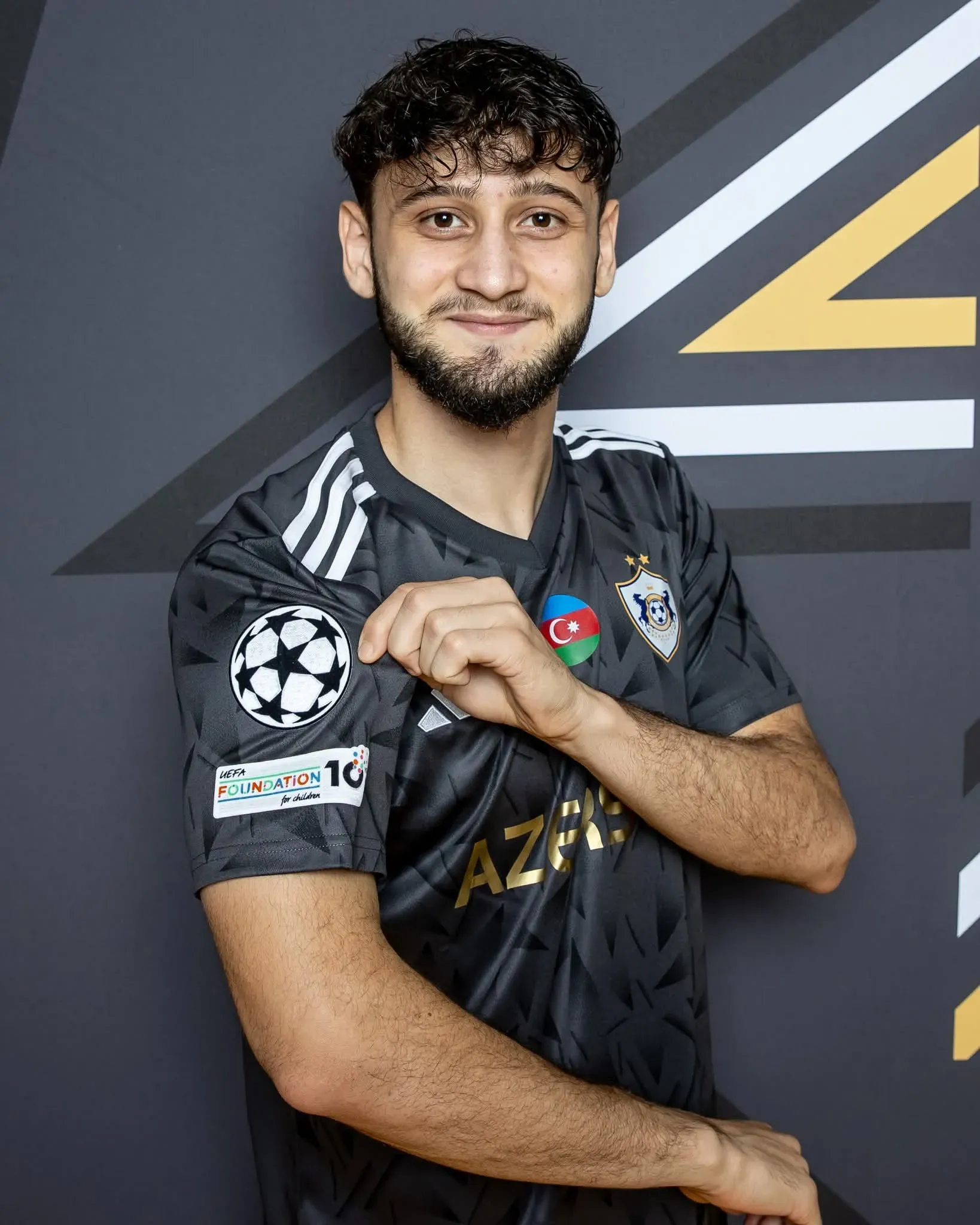 Yeni mövsüm, qara, özəl imzalı